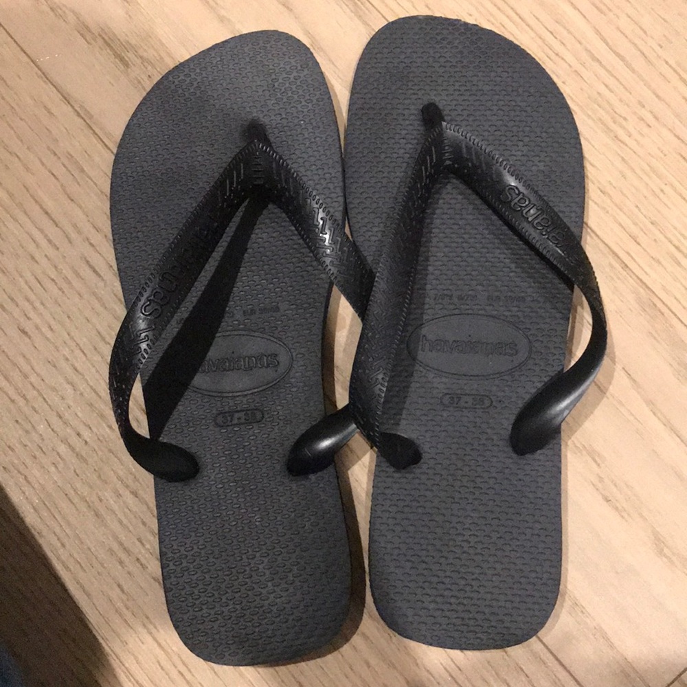 Black Havaianas!! Size 37-38
